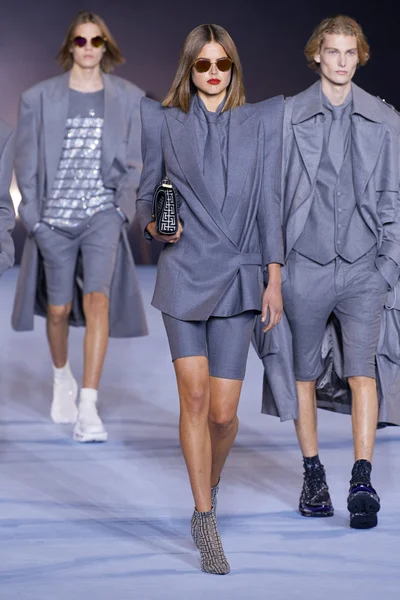 Look 22